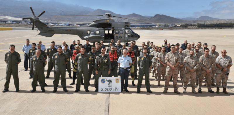 Personal del Ala 46 celebra las 2.000 horas de vuelo de los Super Puma (Foto Ejército del Aire)